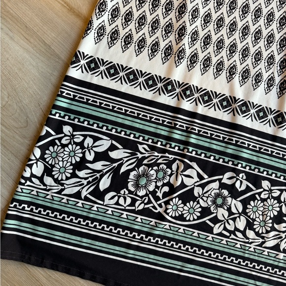 Chic Patterned Midi Dress - Picture 3 of 5